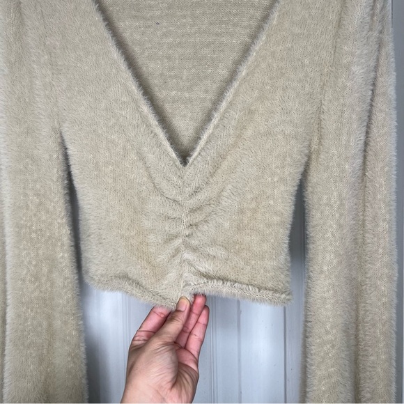 Forever 21 Long Sleeve Fuzzy Crop Top with Scrunch Front | Size M - Picture 3 of 6